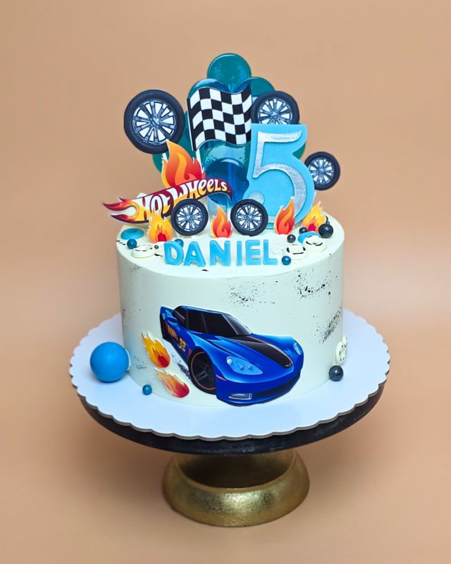 La tarta de temática #hotwheels 🔥🔥🔥
Para pedir presupuesto, hacer un encargo y comprobar las fechas libres por favor escríbeme al WhatsApp 678044863

#postresalcaladehenares #postresdepolza #alcaládehenares #madrid #torrejondeardoz #corredorhenares #mesadulceadomicilio #mesadulcemadrid #mesadulcealcaladehenares #tartasdemousse #tartaspersonalizadas #tartasdecumpleaños #postresmadrid #macarons #macaronsmadrid #tartaunicornio #mousse #tartadezanahoria #smashcake #tartadeboda #tartasdebodas #boda2025 #cupcakes #galletas #tartadenumeros #chocolate